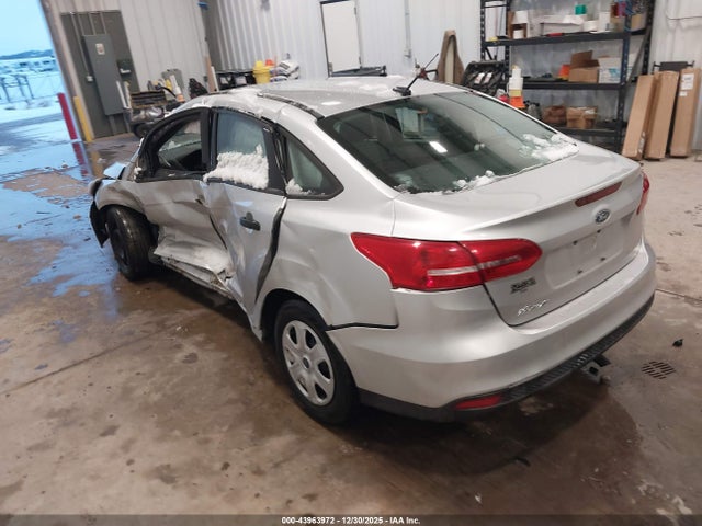Ford FOCUS S 2018 1FADP3E21JL211383 Image 3