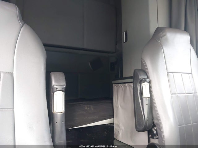 1XKYD49X2FJ422275 Kenworth Construction T680