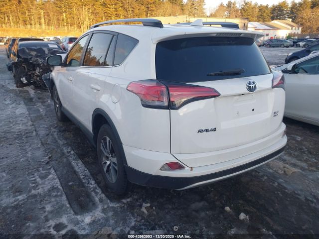 2018 TOYOTA RAV4 JTMRFREV0JJ188822 Photo 2