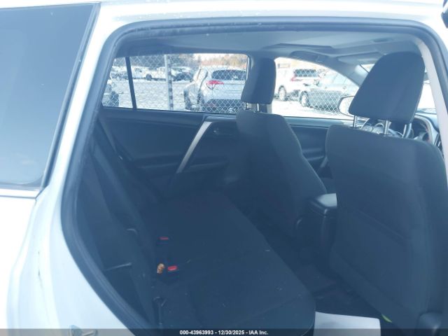 2018 TOYOTA RAV4 JTMRFREV0JJ188822 Photo 7