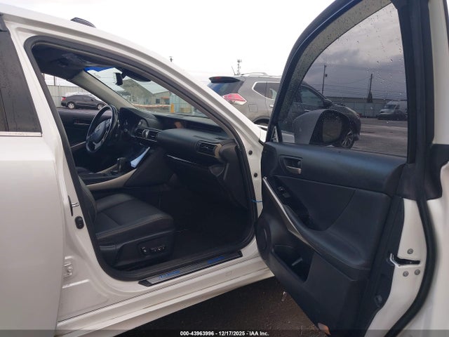 Lexus IS 300 2017 JTHCM1D21H5025280 Image 5