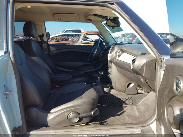 2012 MINI COOPER CLUBMAN WMWZF3C56CT489146 Photo 4