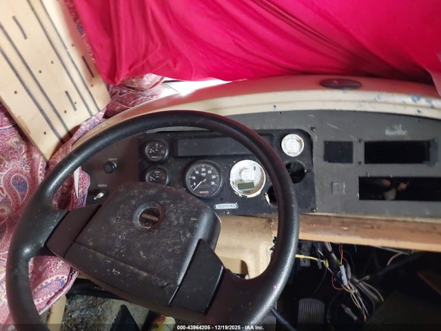 Продаж на аукціоні авто 2001 Bounder 39ft, vin: 4UZAAHBVX1CJ29951, номер лоту: 43964205