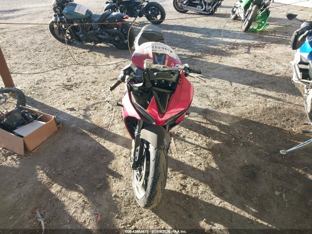 2025 TRIUMPH MOTORCYCLE DAYTONA SMTL23UFXSTBV7743 Photo 4