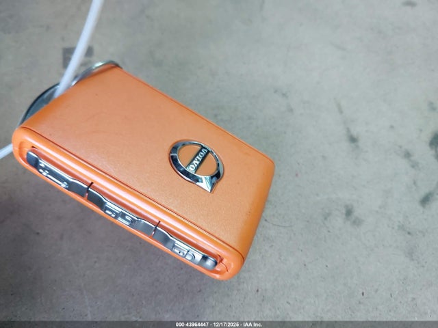 2025 VOLVO XC60 PLUG-IN HYBRID YV4H60RM7S1027519 Photo 10