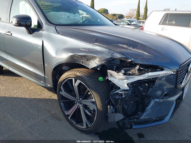 2025 VOLVO XC60 PLUG-IN HYBRID YV4H60RM7S1027519 Photo 5