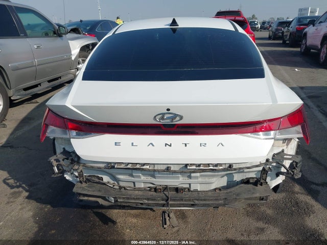 Hyundai ELANTRA SEL 2022 5NPLM4AG0NH083413 Image 16