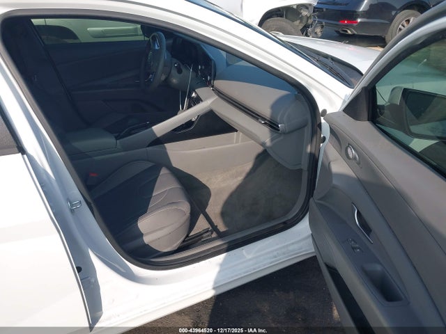 Hyundai ELANTRA SEL 2022 5NPLM4AG0NH083413 Image 5