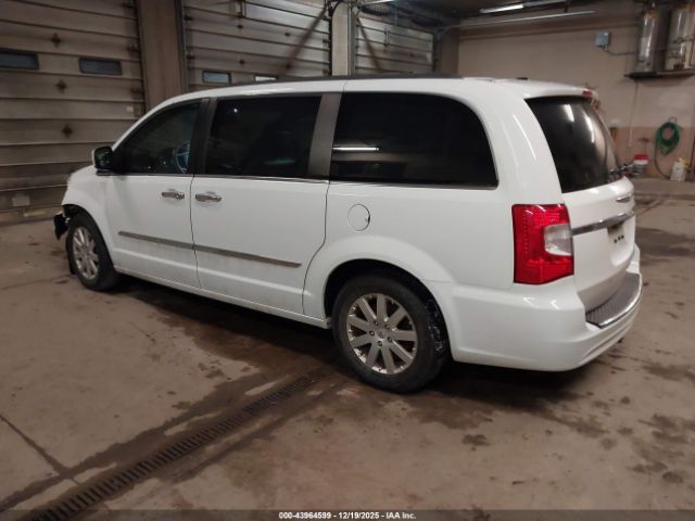 2015 CHRYSLER TOWN & COUNTRY 2C4RC1BG5FR662556 Photo 2