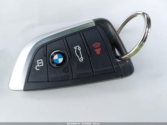 2016 BMW X1 WBXHT3Z31G4A47927 Photo 10