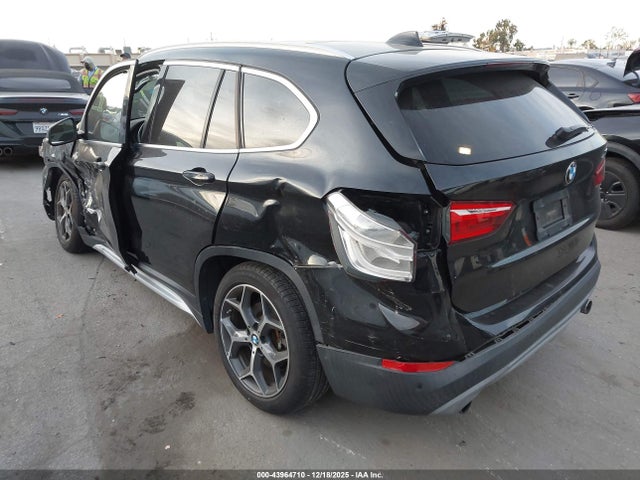 2016 BMW X1 WBXHT3Z31G4A47927 Photo 2