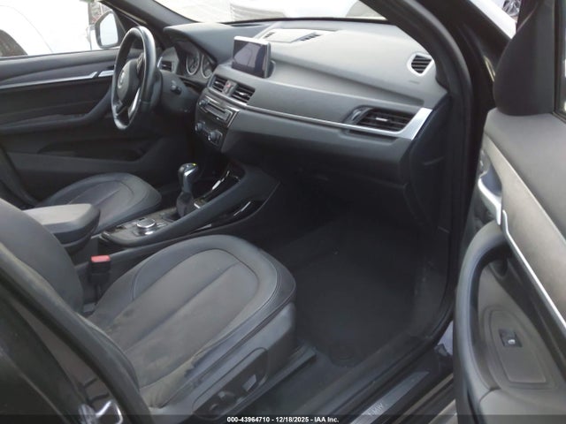 2016 BMW X1 WBXHT3Z31G4A47927 Photo 4