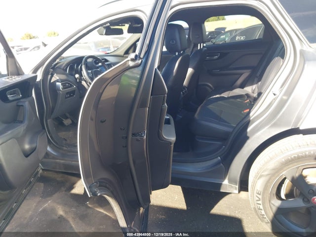 2018 JAGUAR F-PACE SADCJ2FX5JA254698 Photo 7