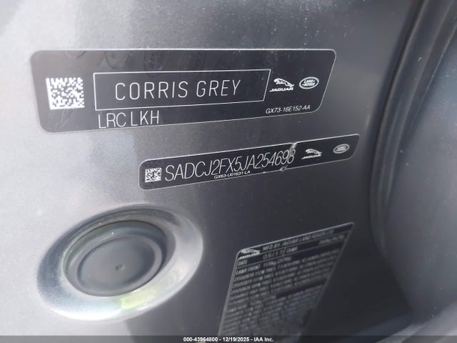 2018 JAGUAR F-PACE SADCJ2FX5JA254698 Photo 8