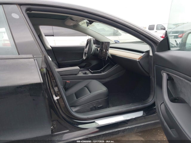 2019 TESLA MODEL 3 5YJ3E1EAXKF397811 Photo 4