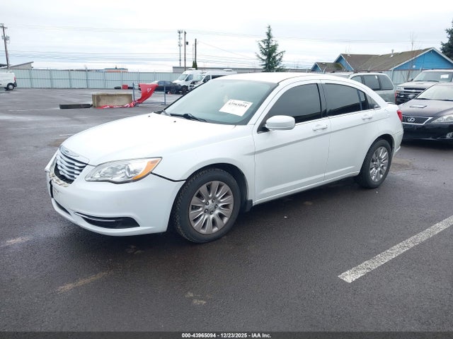 Chrysler 200 LX 2014 1C3CCBAB6EN146689 Image 2