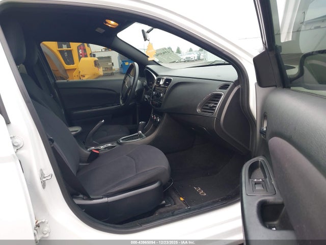 Chrysler 200 LX 2014 1C3CCBAB6EN146689 Image 5