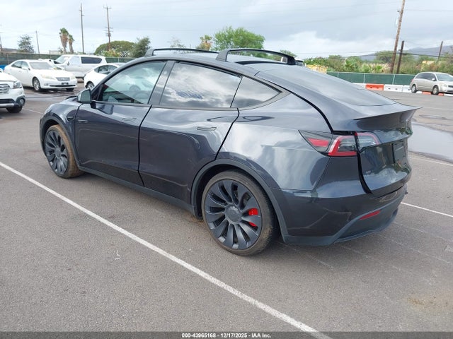 2024 TESLA MODEL Y 7SAYGDEF4RF086532 Photo 2