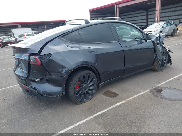 2024 TESLA MODEL Y 7SAYGDEF4RF086532 Photo 3