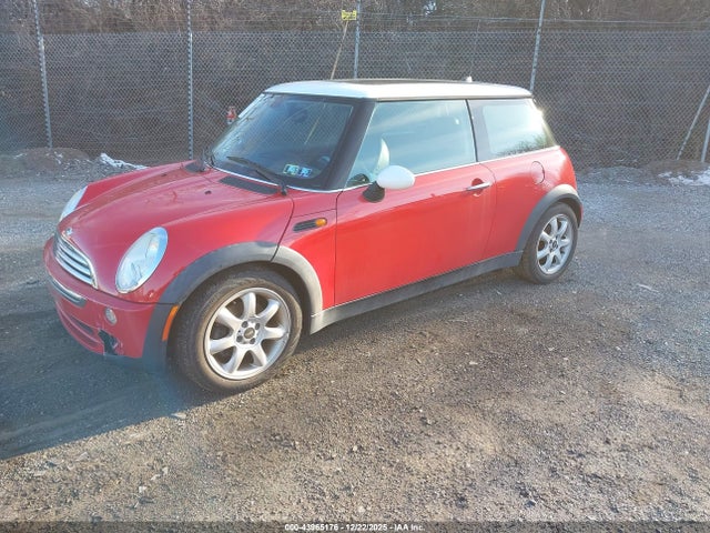 2006 MINI COOPER WMWRC33576TK15497 Photo 1