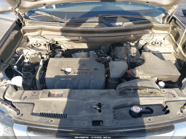 2016 MITSUBISHI OUTLANDER JA4AD3A33GZ059658 Photo 9