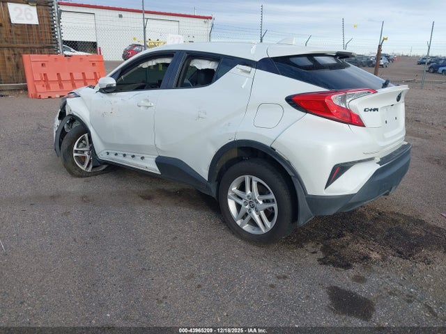 NMTKHMBX6MR130613 Toyota C-HR LE