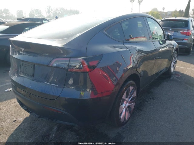 2024 TESLA MODEL Y 7SAYGDEE8RA233519 Photo 3
