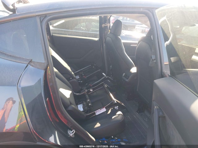 2024 TESLA MODEL Y 7SAYGDEE8RA233519 Photo 7