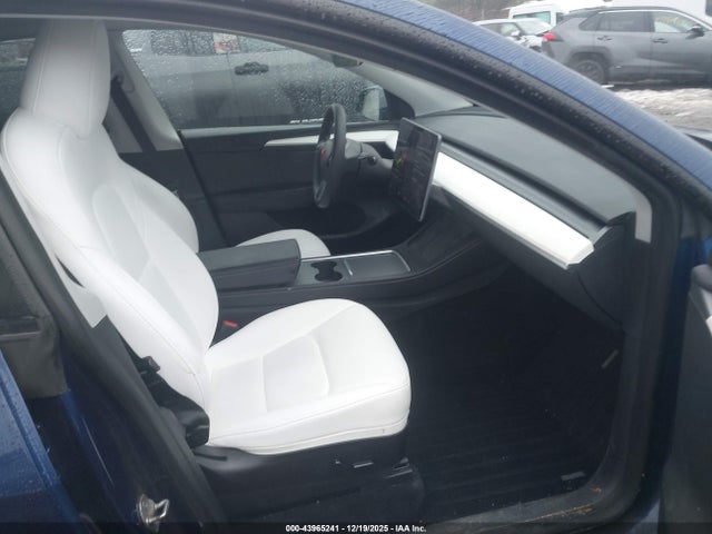 2023 TESLA MODEL Y 7SAYGDEE4PF684785 Photo 4