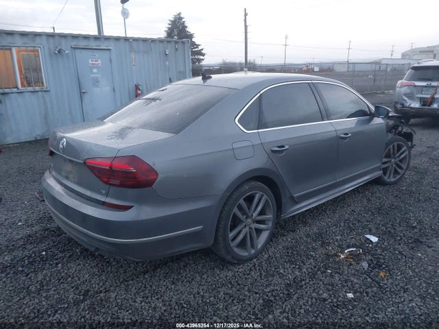 1VWDT7A32HC059200 Volkswagen Passat 1.8t R-line