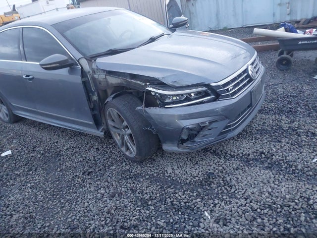 1VWDT7A32HC059200 Volkswagen Passat 1.8t R-line