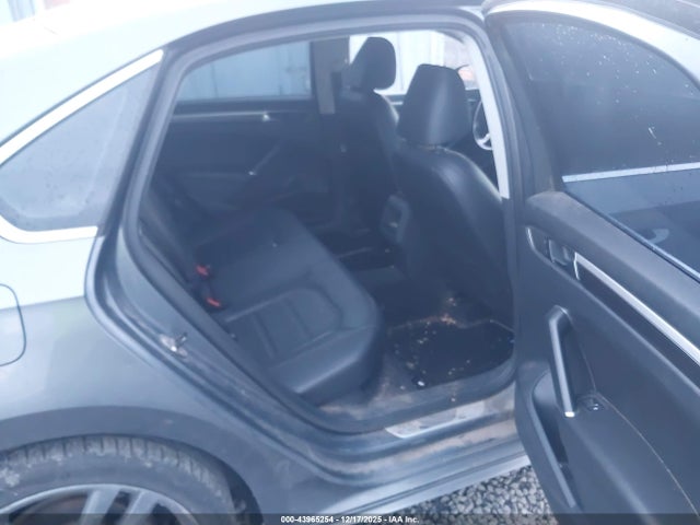 1VWDT7A32HC059200 Volkswagen Passat 1.8t R-line
