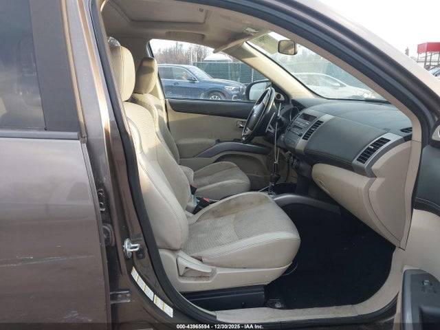 2011 MITSUBISHI OUTLANDER JA4JT3AW7BU008554 Photo 4
