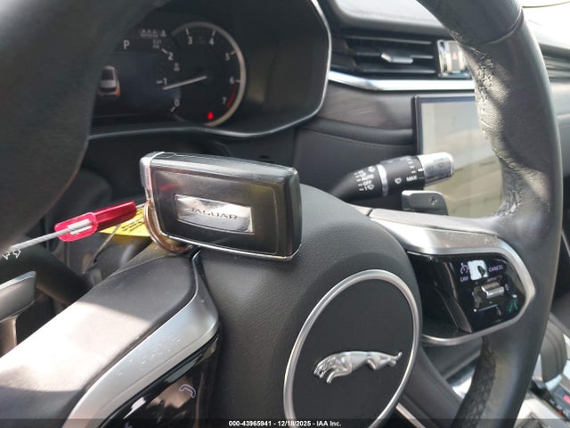 2023 JAGUAR F-PACE SADCJ2EX8PA705374 Photo 10