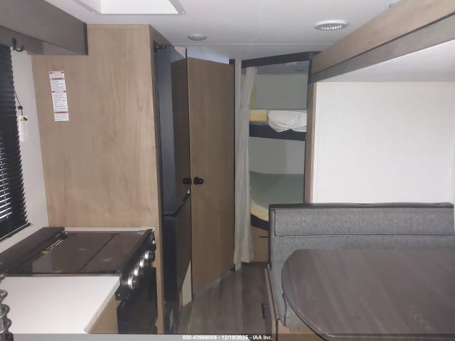 Продаж на аукціоні авто 2024 Forest River Campsite Reserve, vin: 5ZT2CRRB9RF077046, номер лоту: 43966086