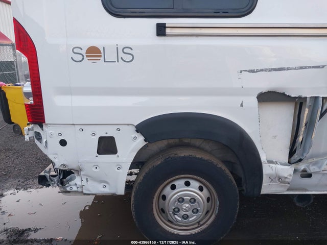 3C6LRVDG1ME555325 Winnebago But59p Solis