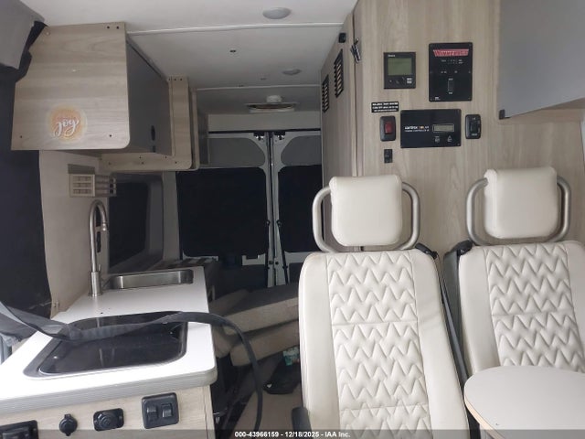 3C6LRVDG1ME555325 Winnebago But59p Solis