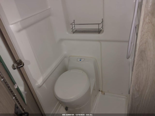 3C6LRVDG1ME555325 Winnebago But59p Solis