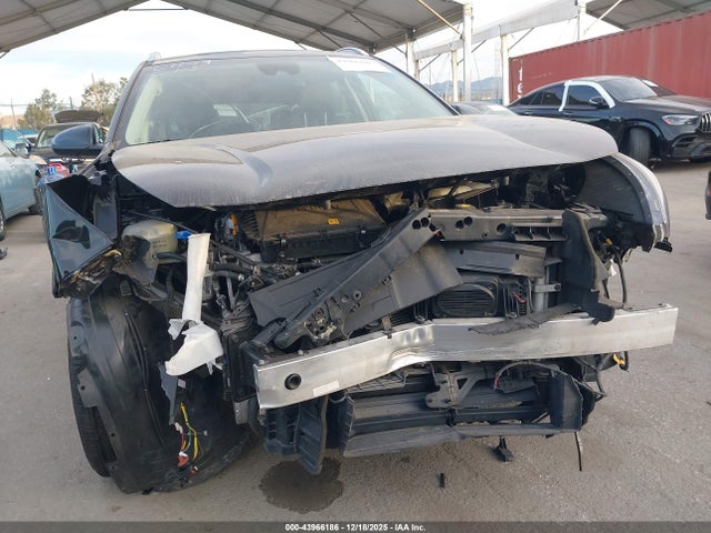 KNDCB3LC2J5203569 KIA NIRO LX