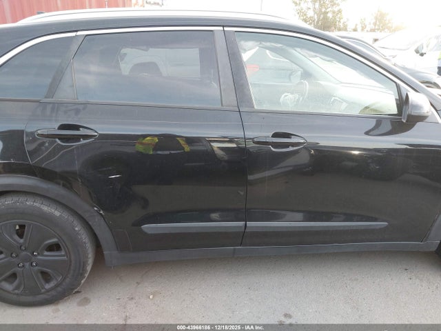 KNDCB3LC2J5203569 KIA NIRO LX