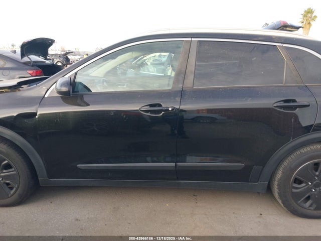 KNDCB3LC2J5203569 KIA NIRO LX