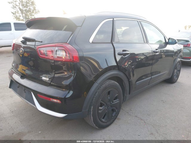 KNDCB3LC2J5203569 KIA NIRO LX