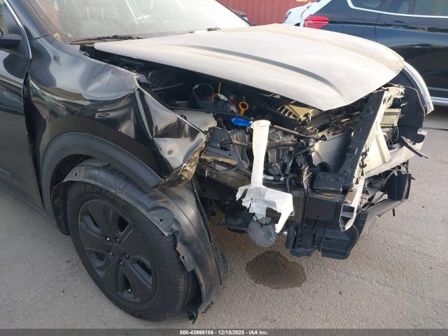 KNDCB3LC2J5203569 KIA NIRO LX
