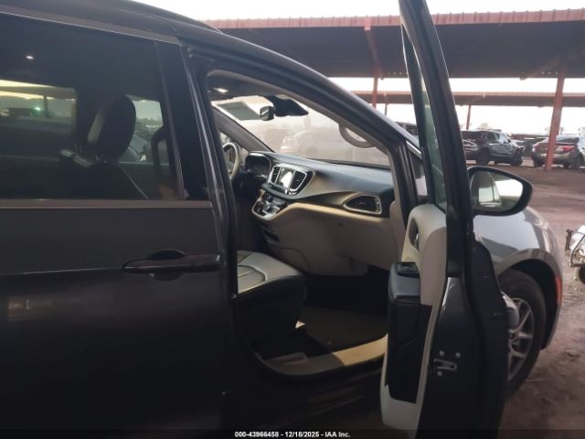 2021 CHRYSLER VOYAGER 2C4RC1DG8MR568388 Photo 4