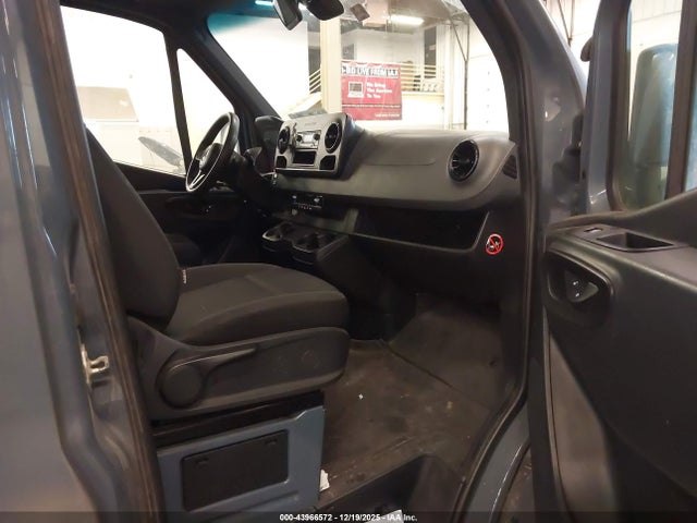 WD4PF0CD3KP053299 Mercedes-Benz Sprinter 2500 Standard Roof V6