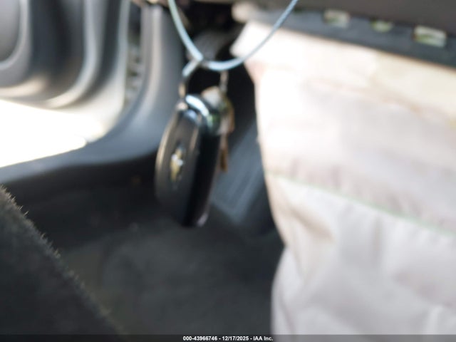 1G1ZD5STXJF265760 Chevrolet MALIBU LT