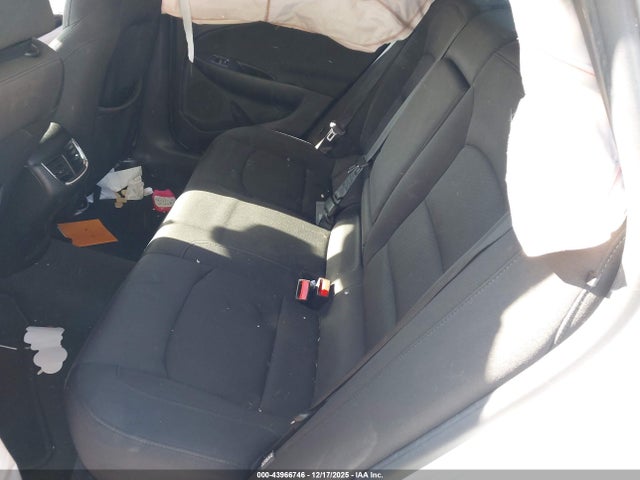 1G1ZD5STXJF265760 Chevrolet MALIBU LT