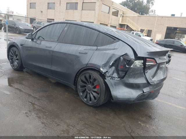 2023 TESLA MODEL Y 7SAYGDEF5PF947682 Photo 2
