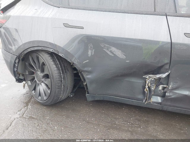 2023 TESLA MODEL Y 7SAYGDEF5PF947682 Photo 5