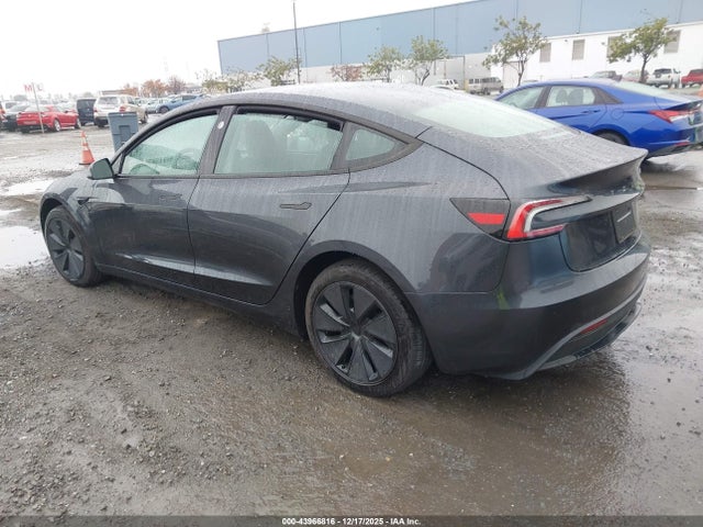 2025 TESLA MODEL 3 5YJ3E1EA1SF039495 Photo 2